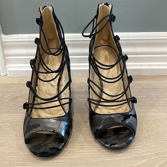 Nine West Classic Strappy Metallic print camo Women’s size 6M open Toe Shoe - Picture 1 of 6